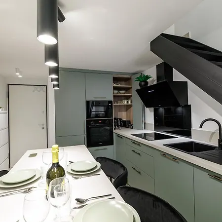 Grimaldi Place-plage-centre-clim Menton