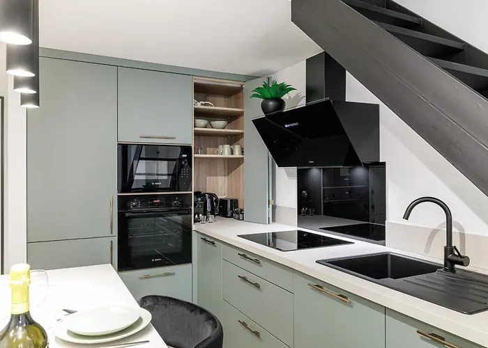 Grimaldi Place-plage-centre-clim